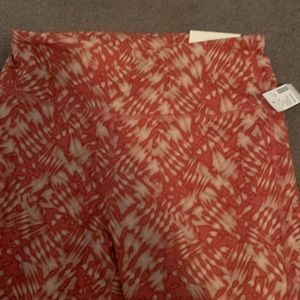 🌸BRAND NEW Medium Luxe Capri leggings from Maurice’s🌼